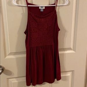 Burgundy tank with design!